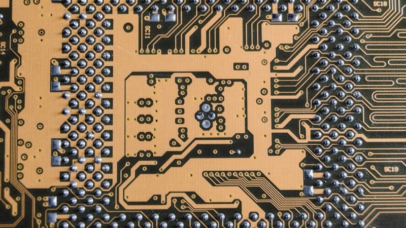 OpenAI确认自研人形机器人，Figure获Nscale至少35亿美元算力承诺：具身智能竞赛走向“模型—硬件—云”一体化