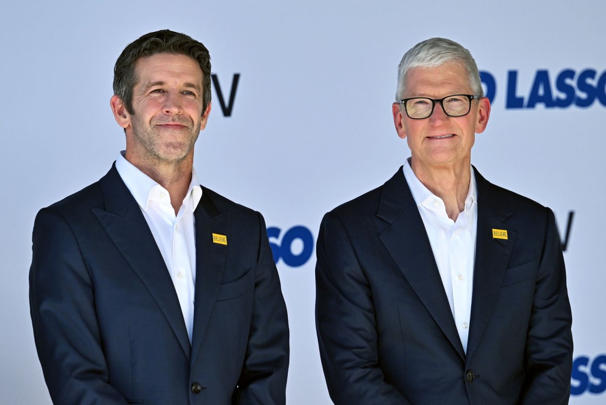 John Ternus 正式出任苹果 CEO,Tim Cook 结束 15 年执掌